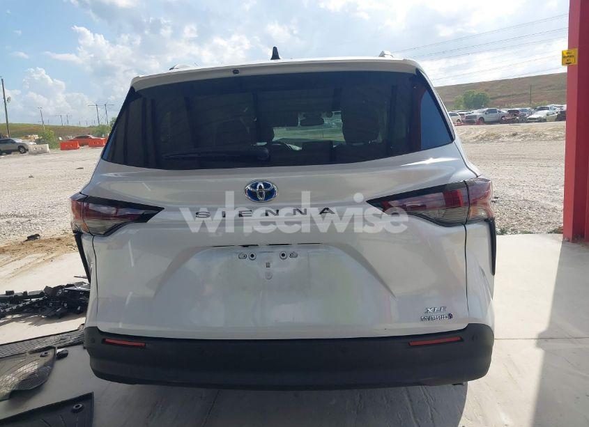 Photo 17 of 2023 Toyota Sienna XLE (VIN 5TDJRKEC8PS138515)