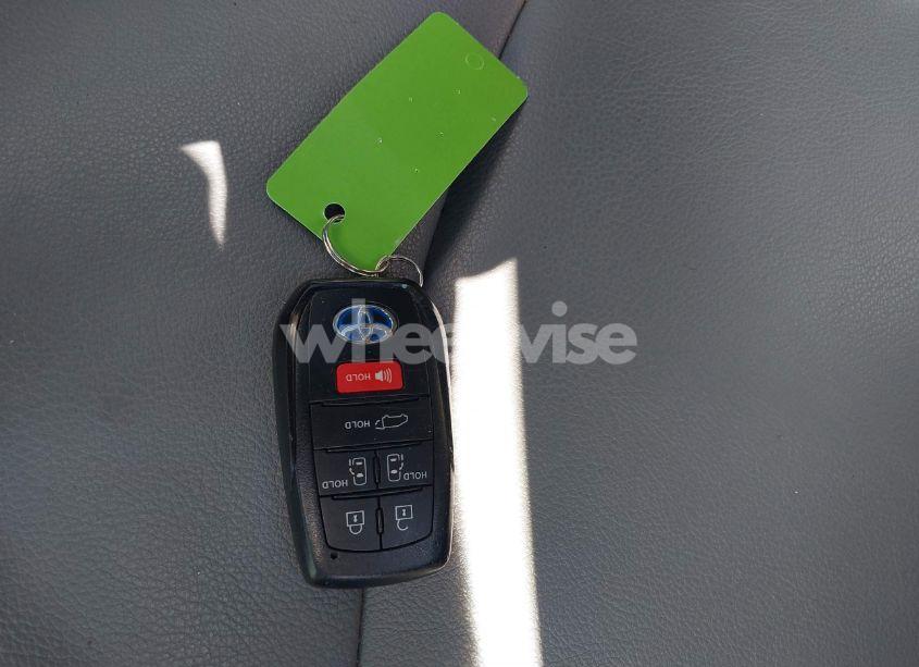 Photo 11 of 2024 Toyota Sienna XLE (VIN 5TDJRKEC8RS181531)