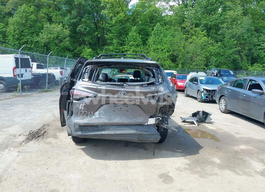 Photo 17 of 2024 Toyota Sienna XLE (VIN 5TDJRKEC8RS181531)