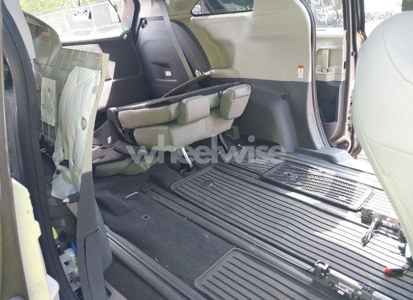 Photo 8 of 2024 Toyota Sienna XLE (VIN 5TDJRKEC8RS181531)