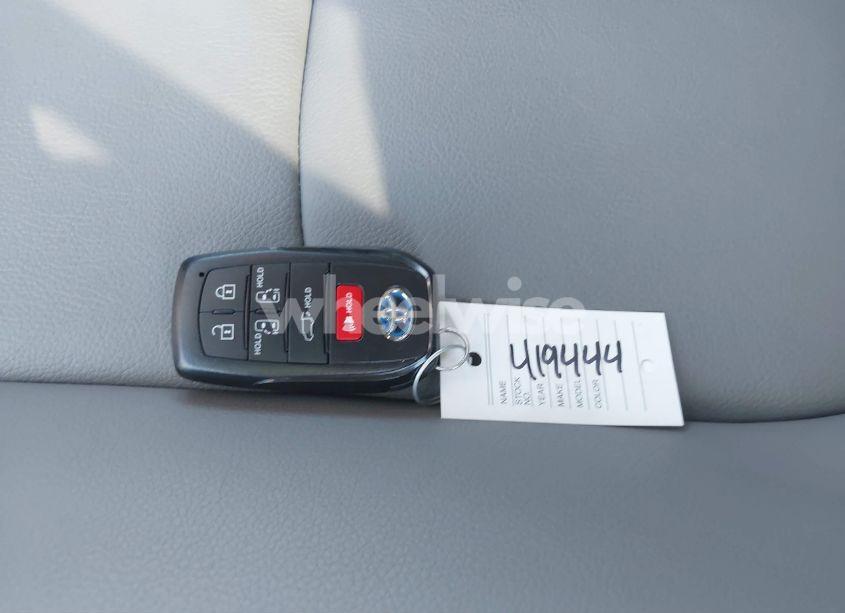 Photo 11 of 2024 Toyota Sienna XLE (VIN 5TDJRKEC8RS219789)