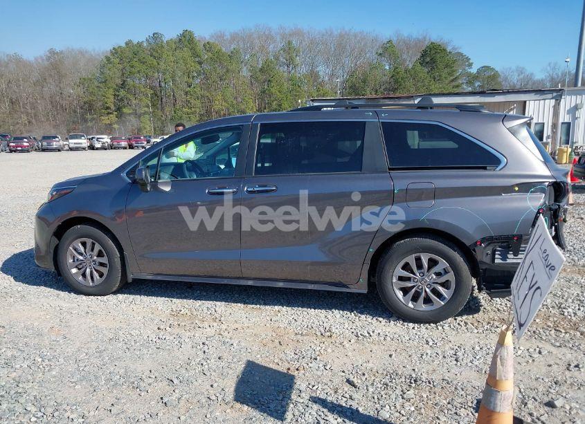 Photo 14 of 2024 Toyota Sienna XLE (VIN 5TDJRKEC8RS219789)