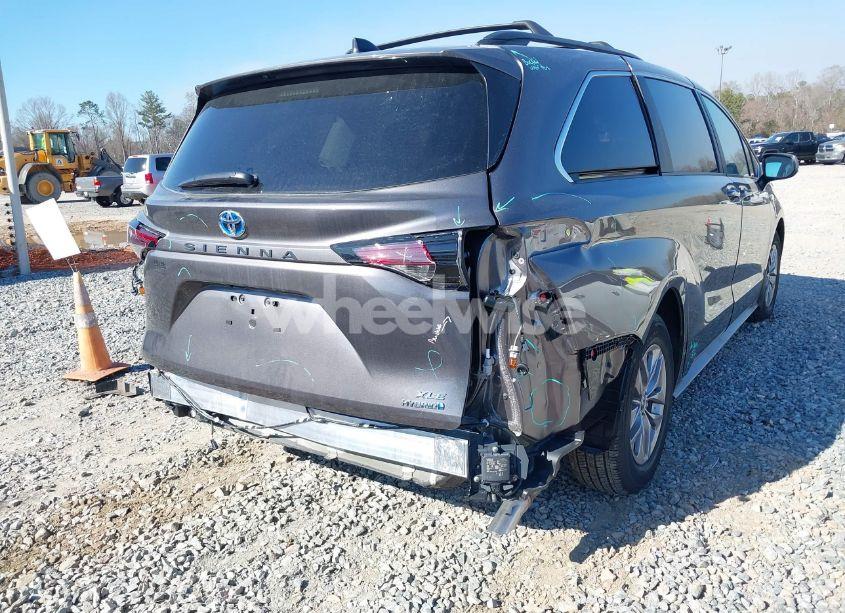 Photo 17 of 2024 Toyota Sienna XLE (VIN 5TDJRKEC8RS219789)