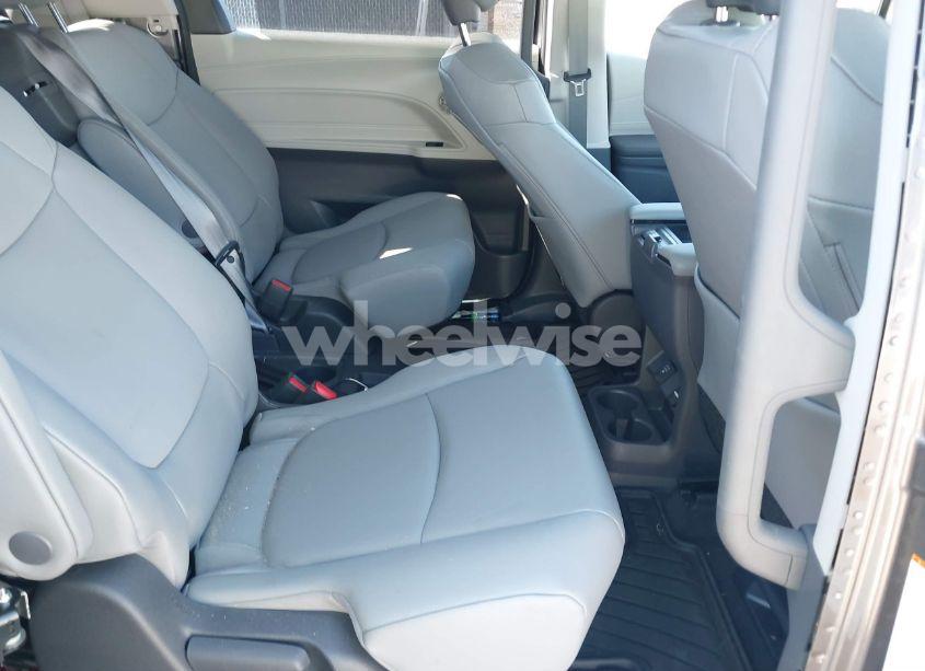Photo 8 of 2024 Toyota Sienna XLE (VIN 5TDJRKEC8RS219789)