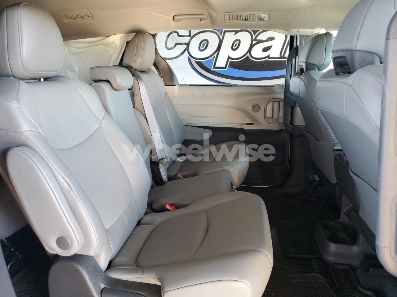 Photo 11 of 2024 TOYOTA SIENNA XLE (VIN 5TDJRKEC8RS222532)