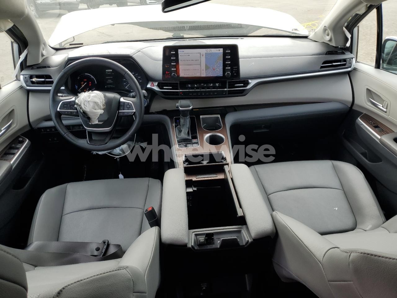 Photo 8 of 2024 TOYOTA SIENNA XLE (VIN 5TDJRKEC8RS222532)