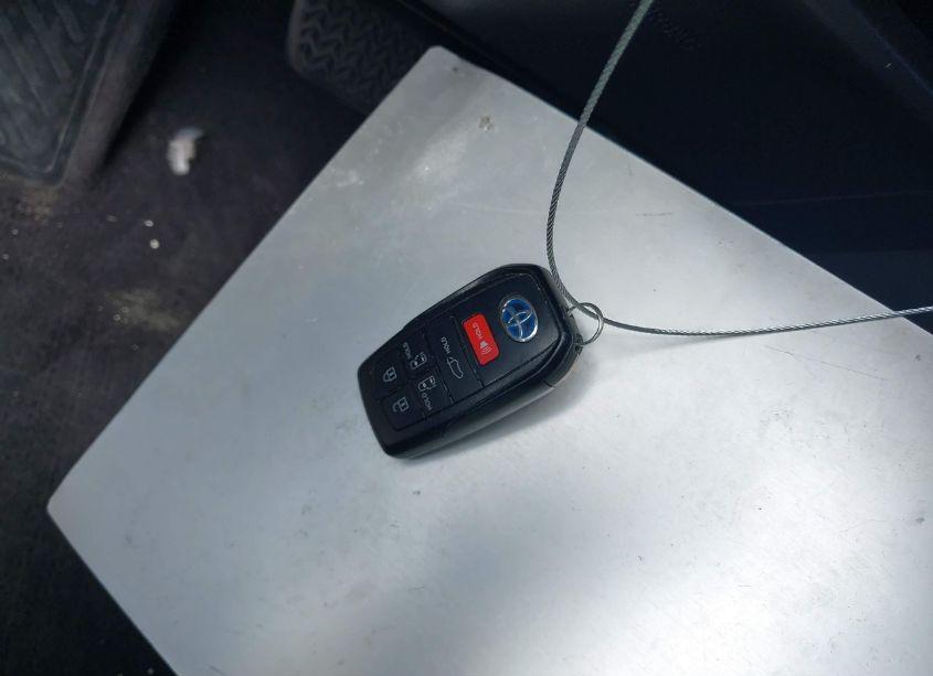 Photo 11 of 2021 Toyota Sienna XLE (VIN 5TDJRKEC9MS027015)