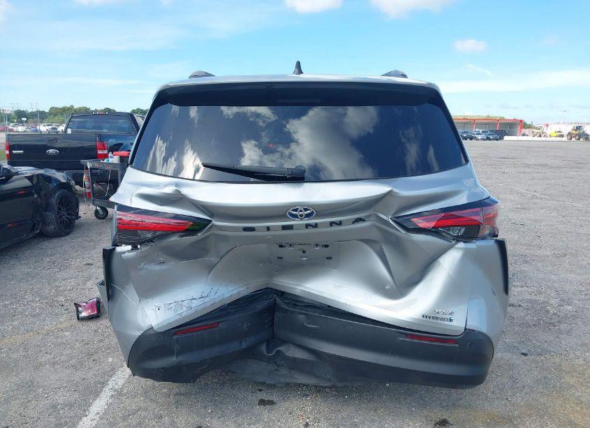 Photo 17 of 2021 Toyota Sienna XLE (VIN 5TDJRKEC9MS027015)