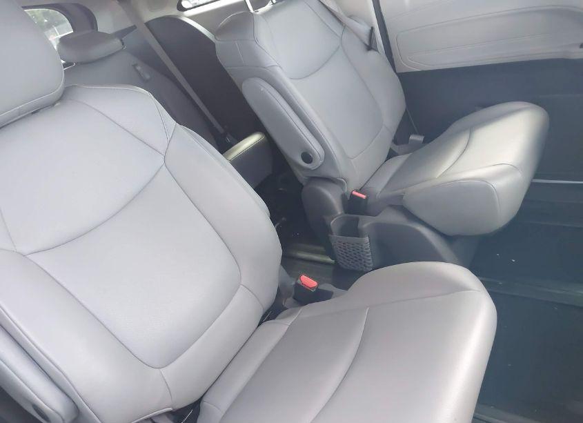 Photo 8 of 2021 Toyota Sienna XLE (VIN 5TDJRKEC9MS027015)