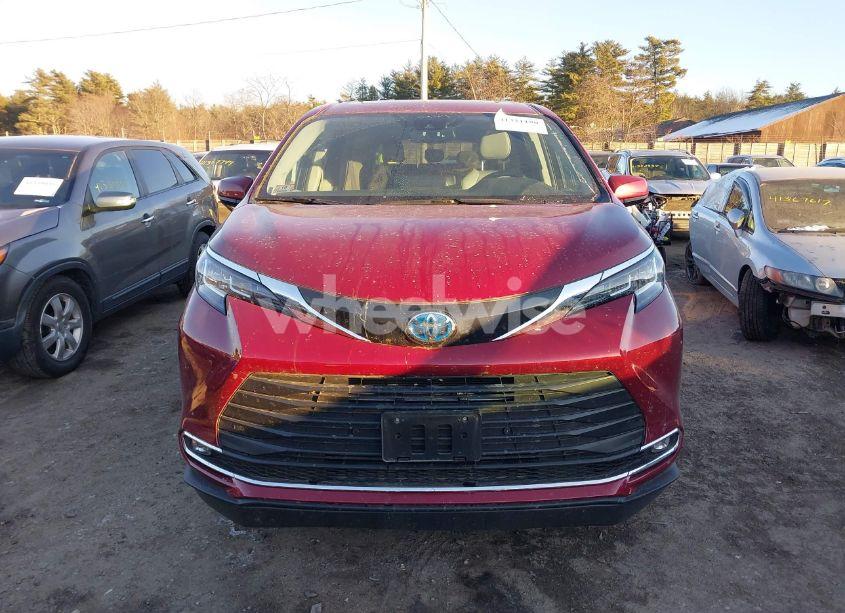Photo 13 of 2023 Toyota Sienna XLE (VIN 5TDJRKEC9PS171135)