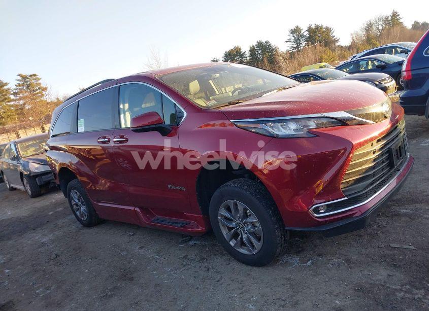 Photo 14 of 2023 Toyota Sienna XLE (VIN 5TDJRKEC9PS171135)