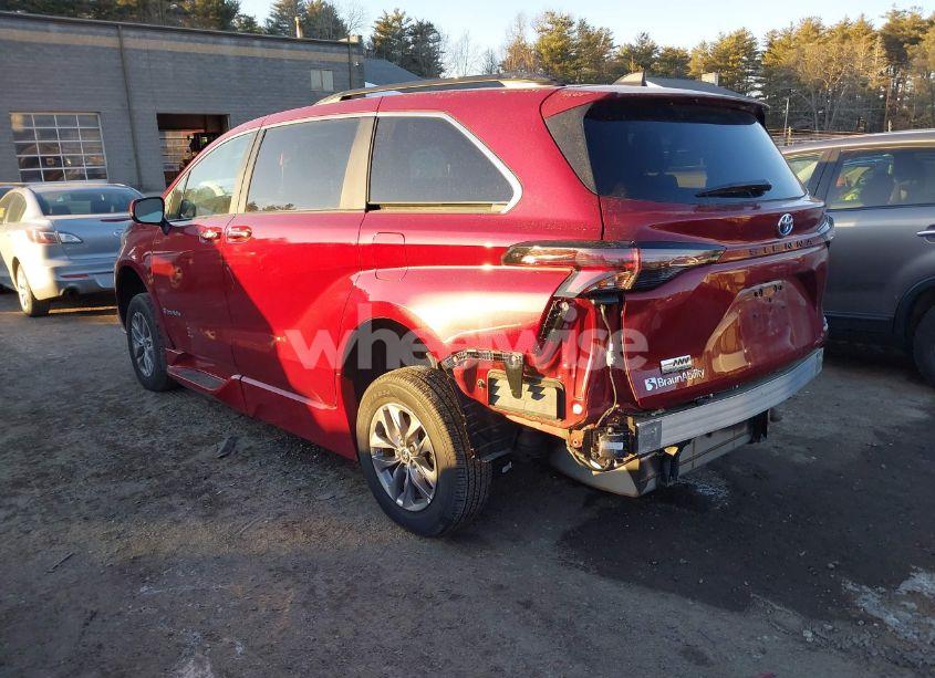 Photo 3 of 2023 Toyota Sienna XLE (VIN 5TDJRKEC9PS171135)