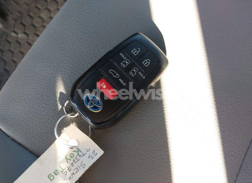 Photo 11 of 2023 Toyota Sienna XLE (VIN 5TDJRKEC9PS176268)