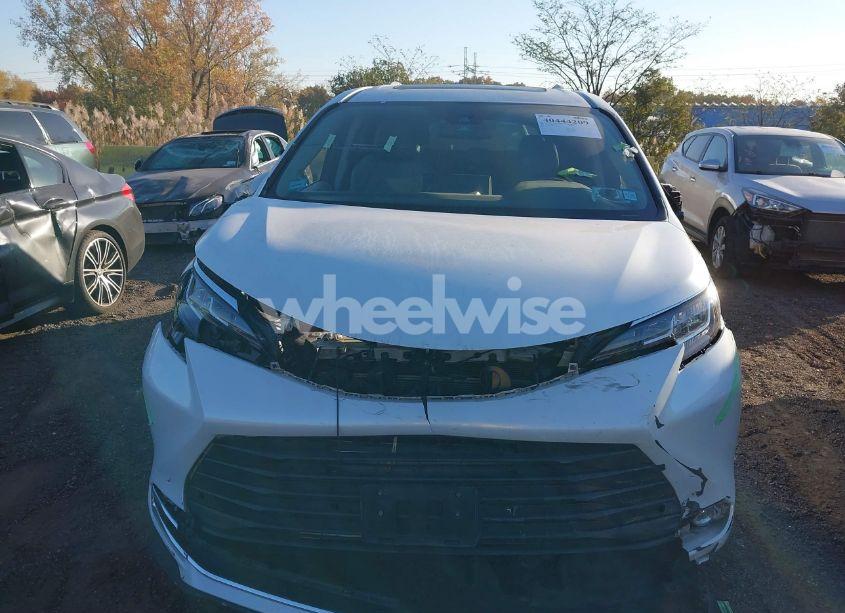 Photo 13 of 2023 Toyota Sienna XLE (VIN 5TDJRKEC9PS176268)