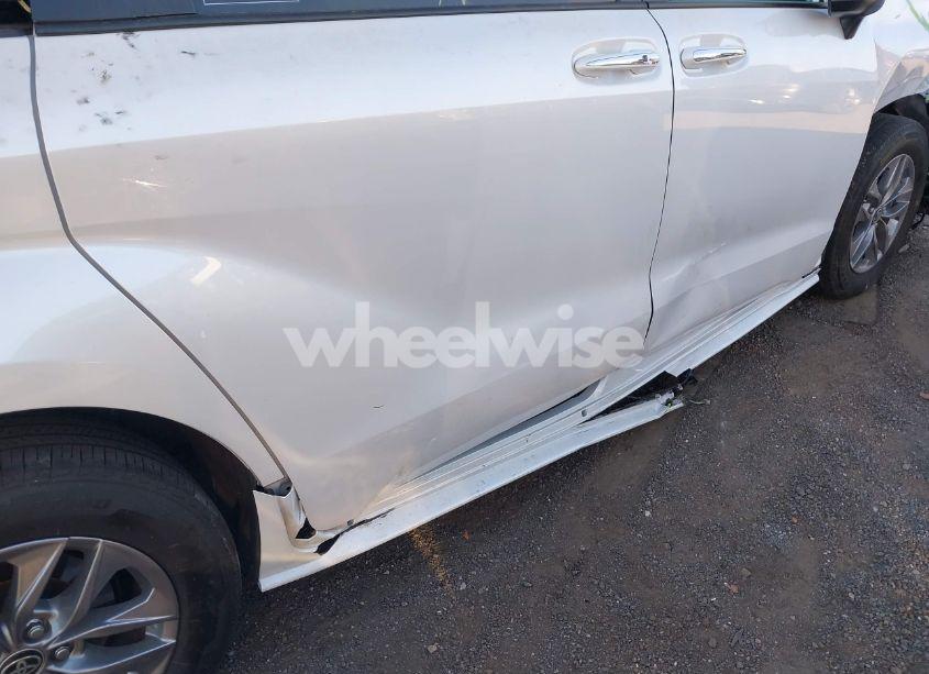 Photo 18 of 2023 Toyota Sienna XLE (VIN 5TDJRKEC9PS176268)