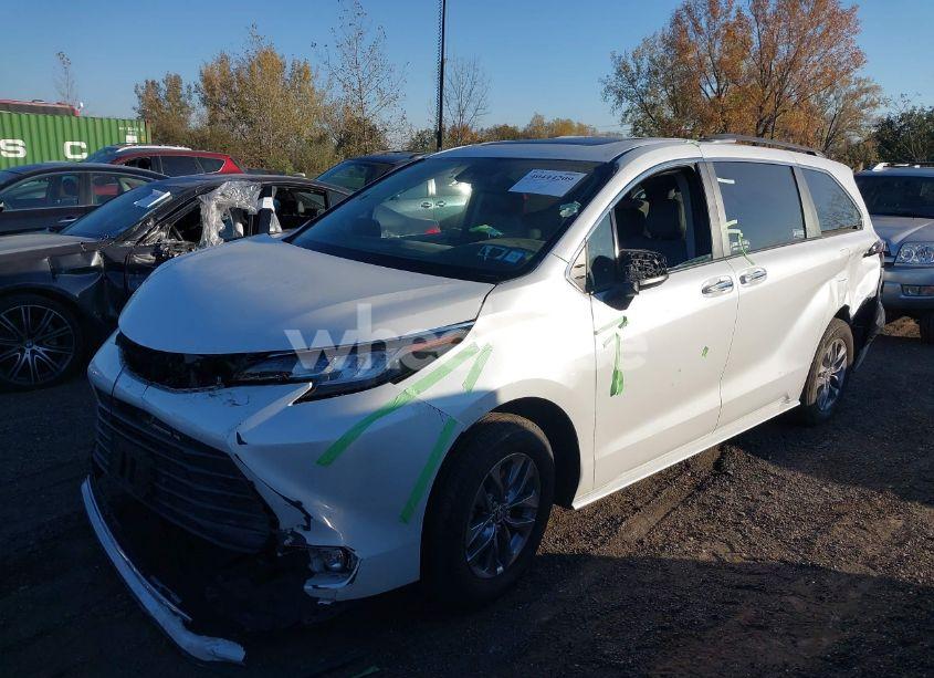 Photo 2 of 2023 Toyota Sienna XLE (VIN 5TDJRKEC9PS176268)