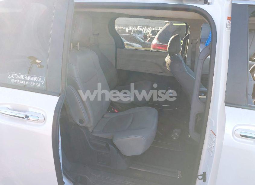 Photo 8 of 2023 Toyota Sienna XLE (VIN 5TDJRKEC9PS176268)