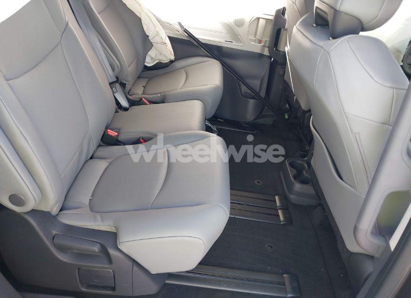 Photo 8 of 2024 Toyota Sienna XLE (VIN 5TDJRKEC9RS224497)