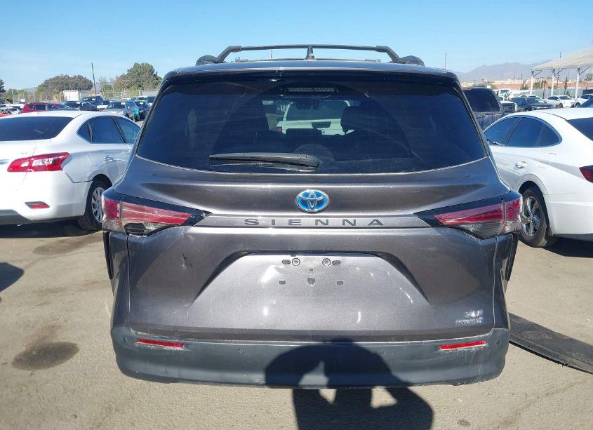 Photo 16 of 2022 Toyota Sienna XLE (VIN 5TDJRKECXNS113015)
