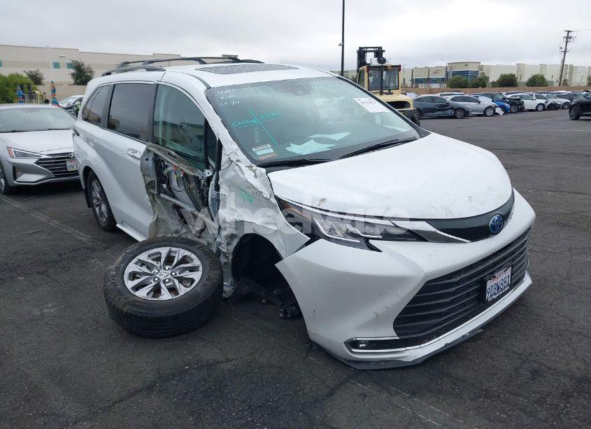 Photo 14 of 2022 Toyota Sienna XLE (VIN 5TDJRKECXNS135662)