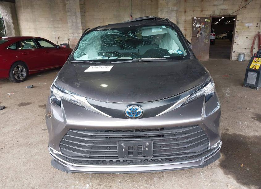 Photo 11 of 2023 Toyota Sienna XLE (VIN 5TDJRKECXPS173721)