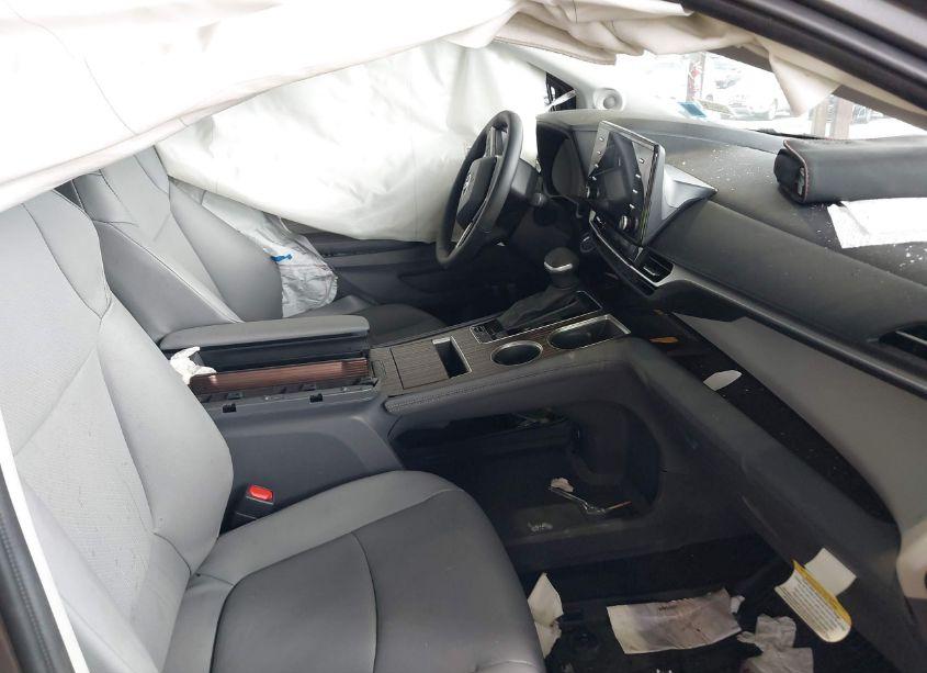 Photo 5 of 2023 Toyota Sienna XLE (VIN 5TDJRKECXPS173721)