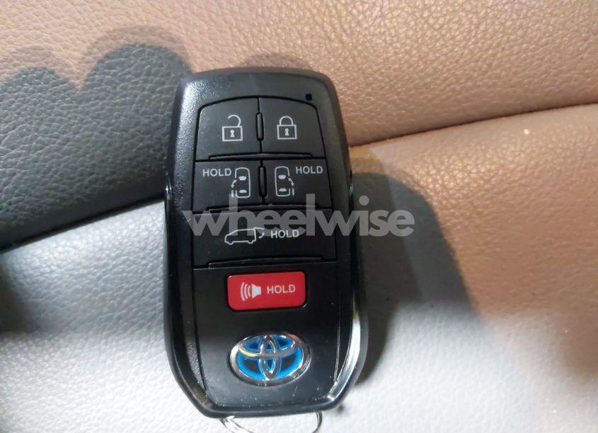 Photo 11 of 2023 Toyota Sienna XLE (VIN 5TDJSKFC0PS099650)