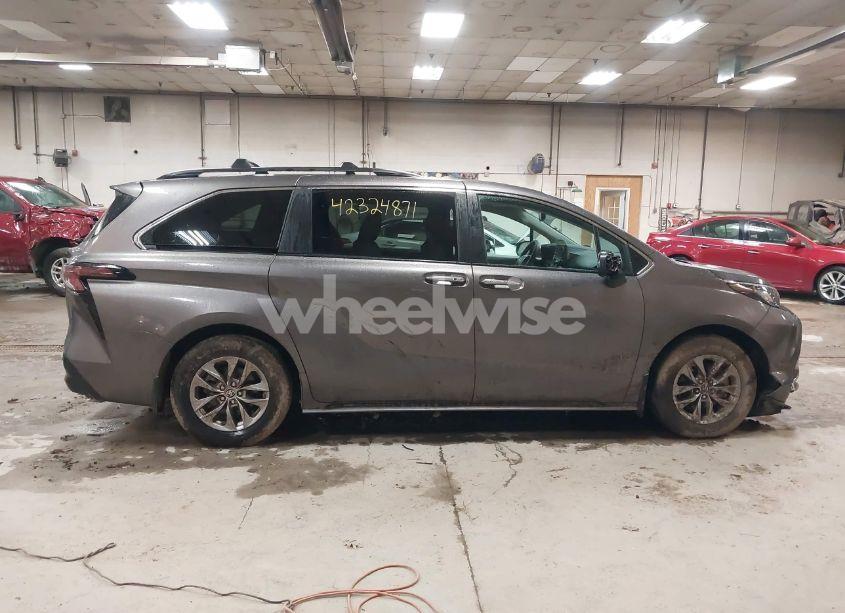 Photo 13 of 2023 Toyota Sienna XLE (VIN 5TDJSKFC0PS099650)