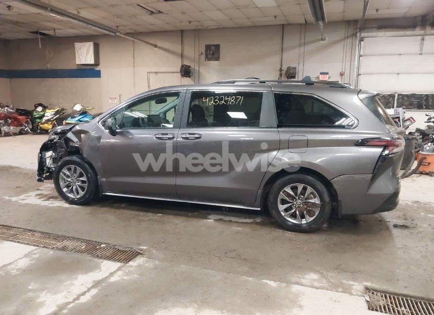 Photo 14 of 2023 Toyota Sienna XLE (VIN 5TDJSKFC0PS099650)