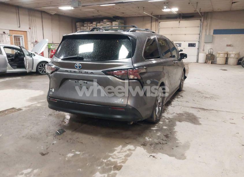 Photo 4 of 2023 Toyota Sienna XLE (VIN 5TDJSKFC0PS099650)