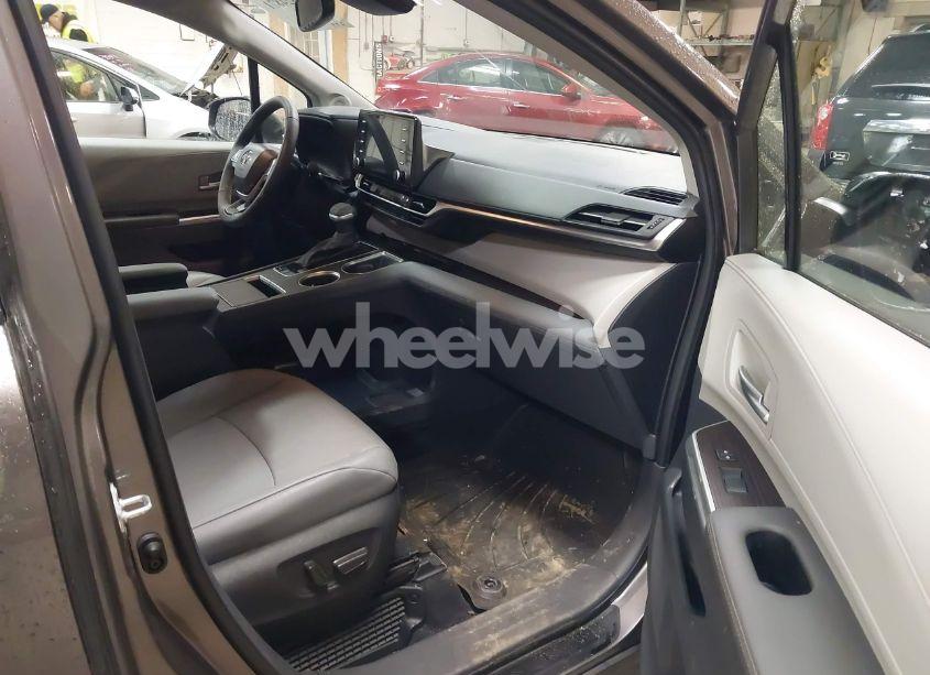 Photo 5 of 2023 Toyota Sienna XLE (VIN 5TDJSKFC0PS099650)