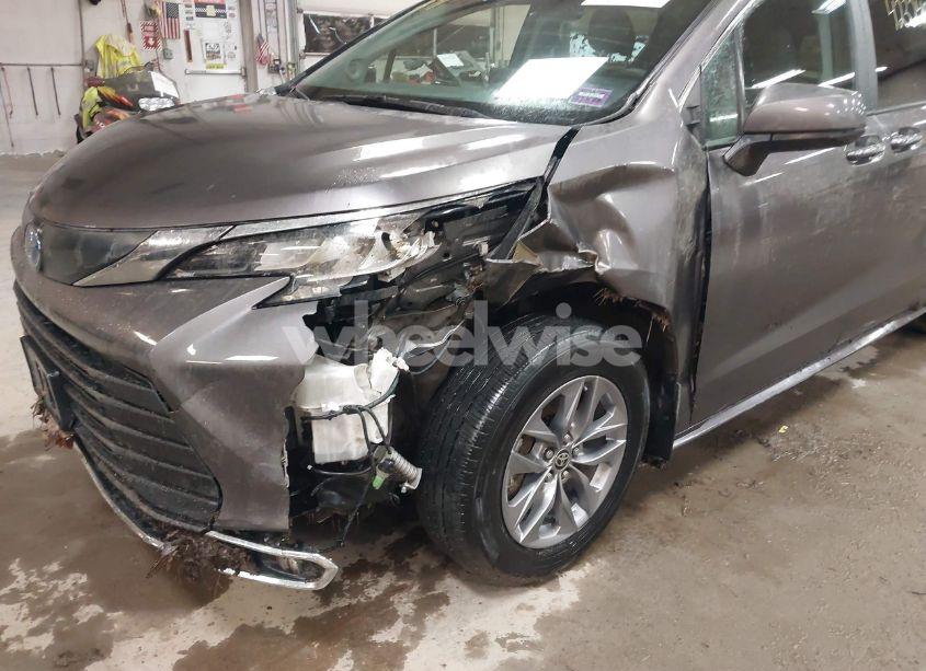 Photo 6 of 2023 Toyota Sienna XLE (VIN 5TDJSKFC0PS099650)