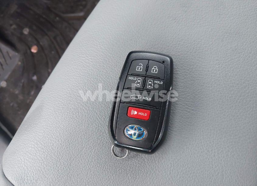 Photo 11 of 2024 Toyota Sienna XLE (VIN 5TDJSKFC0RS150440)