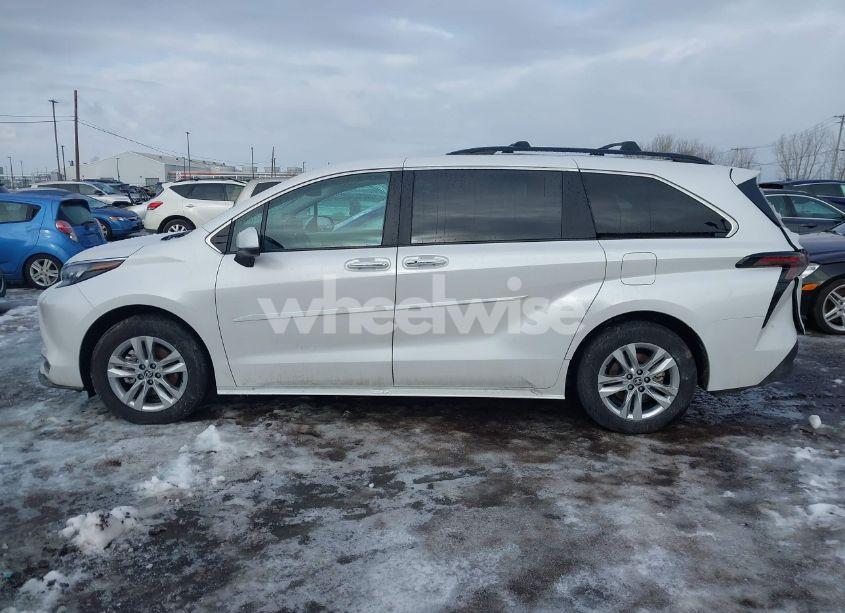 Photo 14 of 2024 Toyota Sienna XLE (VIN 5TDJSKFC0RS150440)