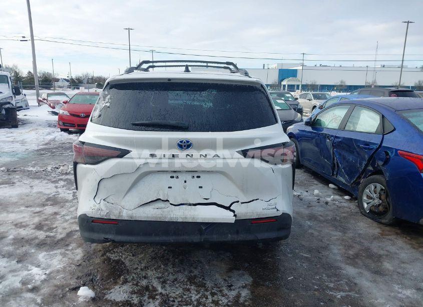 Photo 16 of 2024 Toyota Sienna XLE (VIN 5TDJSKFC0RS150440)