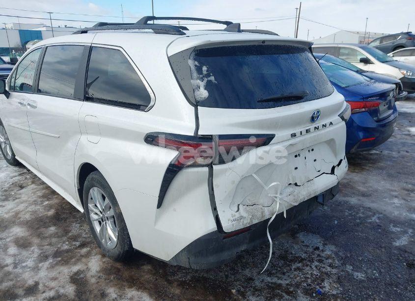 Photo 17 of 2024 Toyota Sienna XLE (VIN 5TDJSKFC0RS150440)