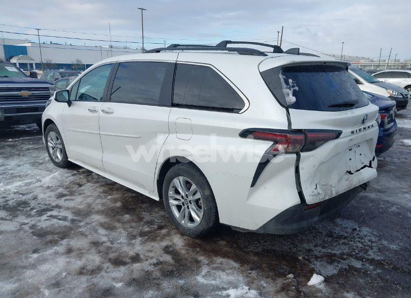 Photo 3 of 2024 Toyota Sienna XLE (VIN 5TDJSKFC0RS150440)