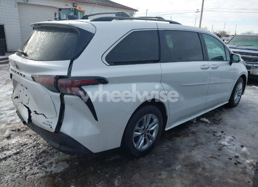 Photo 4 of 2024 Toyota Sienna XLE (VIN 5TDJSKFC0RS150440)