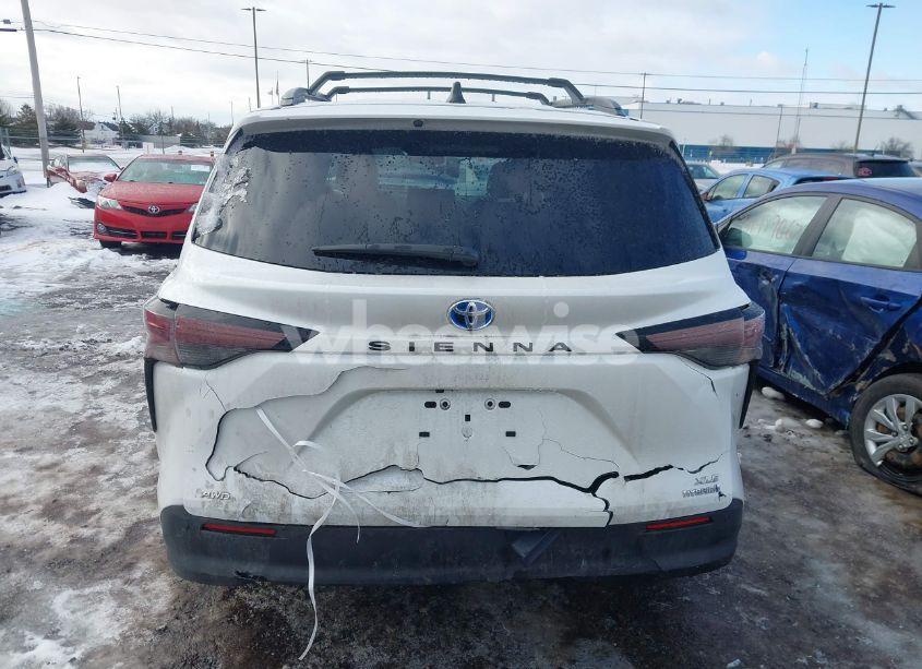 Photo 6 of 2024 Toyota Sienna XLE (VIN 5TDJSKFC0RS150440)