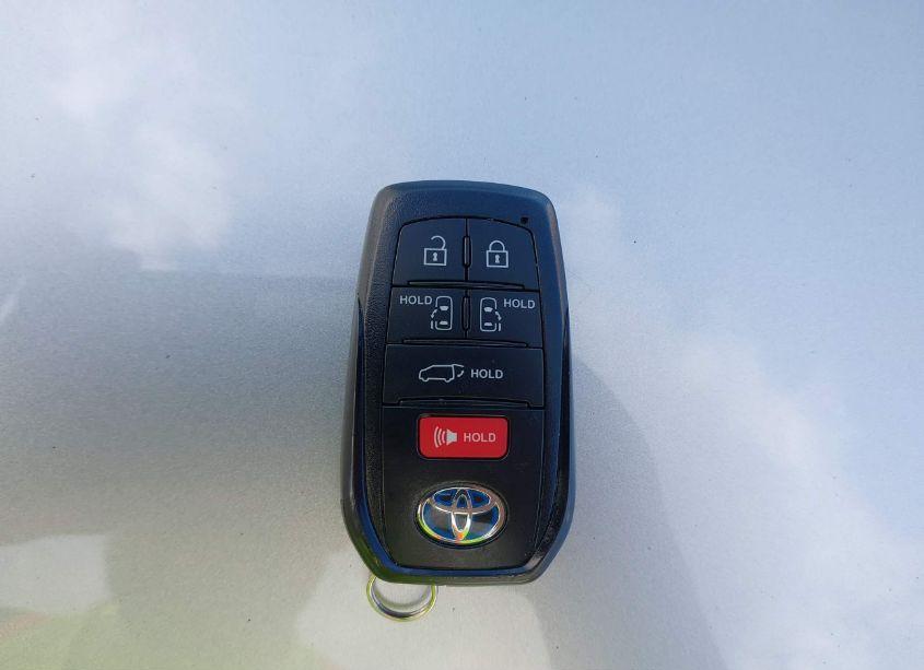 Photo 11 of 2022 Toyota Sienna XLE (VIN 5TDJSKFC2NS062404)