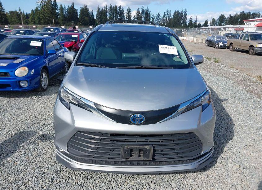 Photo 12 of 2022 Toyota Sienna XLE (VIN 5TDJSKFC2NS062404)