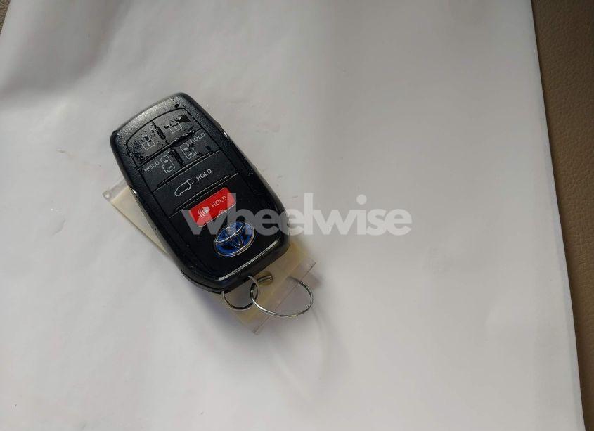 Photo 11 of 2024 Toyota Sienna XLE (VIN 5TDJSKFC2RS134868)