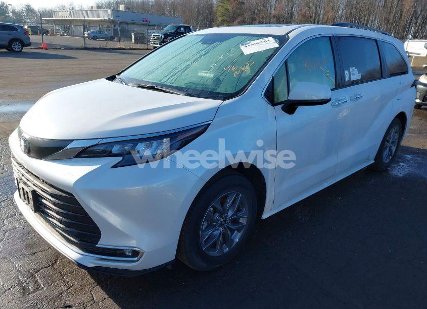 Photo 2 of 2024 Toyota Sienna XLE (VIN 5TDJSKFC2RS134868)