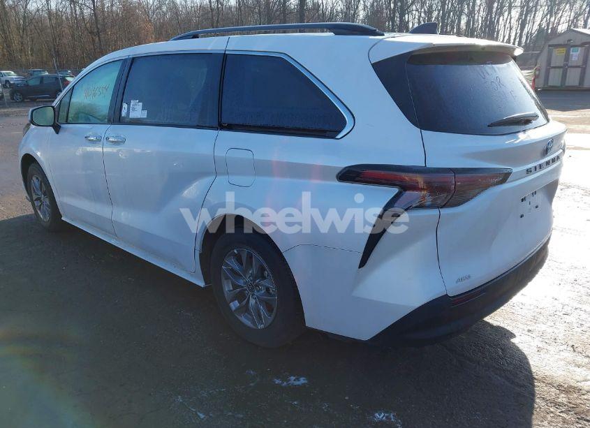 Photo 3 of 2024 Toyota Sienna XLE (VIN 5TDJSKFC2RS134868)