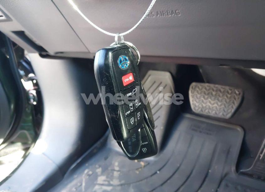 Photo 11 of 2024 Toyota Sienna XLE (VIN 5TDJSKFC2RS147426)