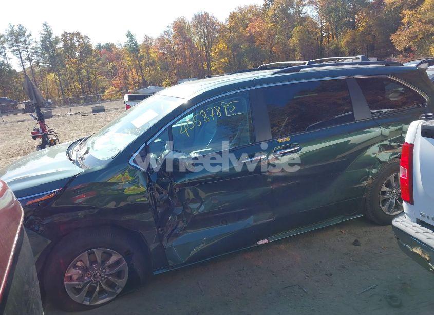 Photo 14 of 2024 Toyota Sienna XLE (VIN 5TDJSKFC2RS147426)