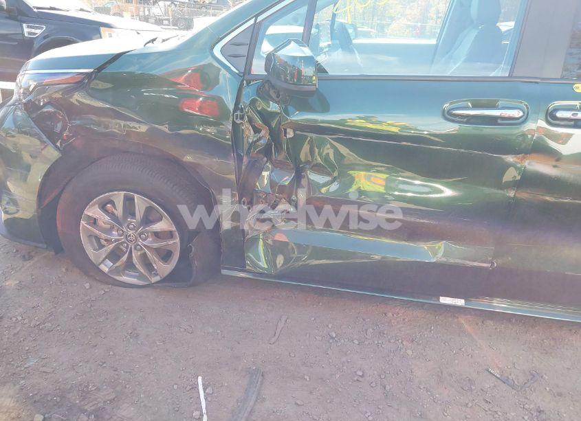 Photo 17 of 2024 Toyota Sienna XLE (VIN 5TDJSKFC2RS147426)