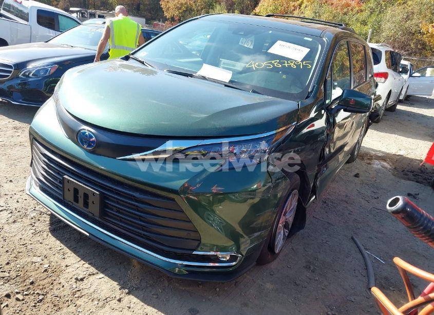 Photo 2 of 2024 Toyota Sienna XLE (VIN 5TDJSKFC2RS147426)