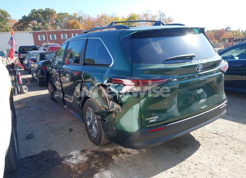Photo 3 of 2024 Toyota Sienna XLE (VIN 5TDJSKFC2RS147426)