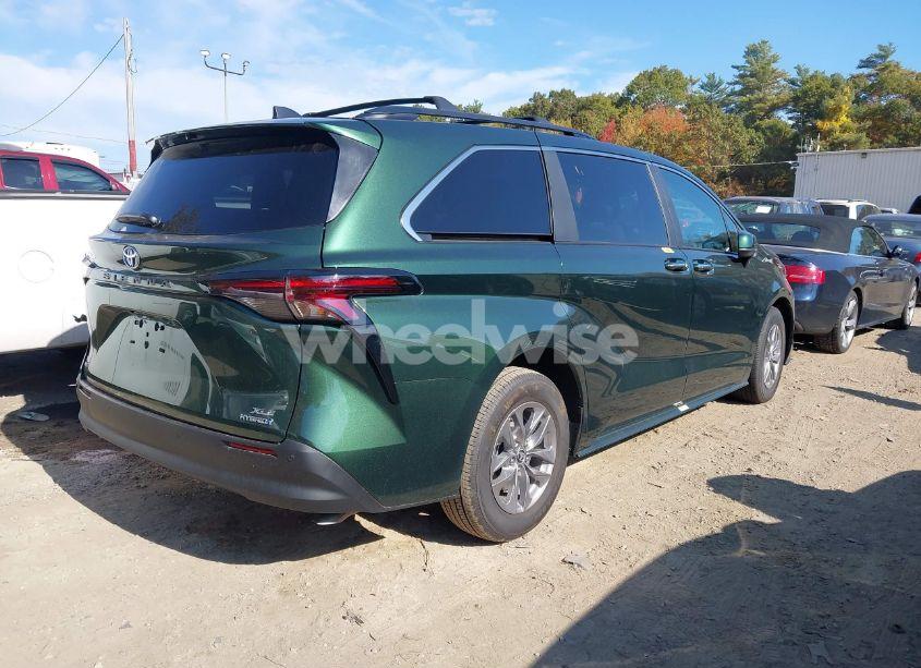 Photo 4 of 2024 Toyota Sienna XLE (VIN 5TDJSKFC2RS147426)